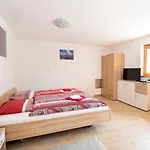 And Kravanja דירה