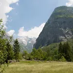 And Kravanja דירה