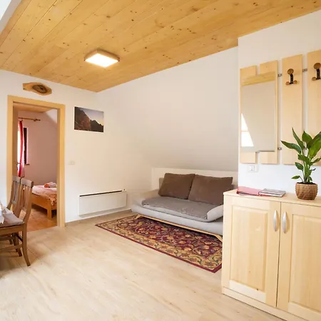 アパート And Kravanja