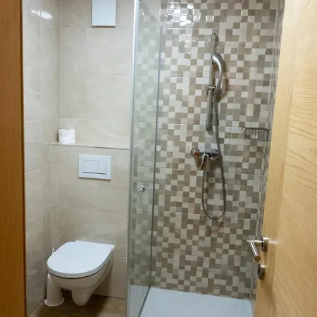 公寓 And Kravanja 特伦塔